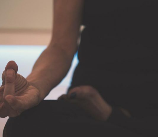 Como Meditar en Casa Diariamente sin Frustrarse meditacion en casa